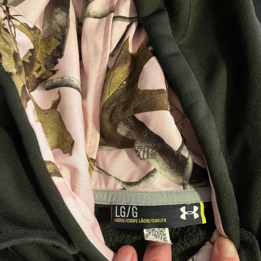 UNDER ARMOUR
Large loose /coupe The sweatshirt